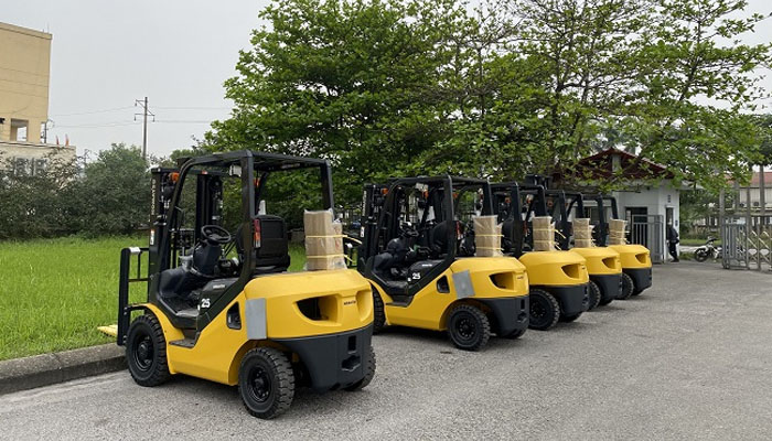 Địa chỉ phân phối xe nâng dầu Komatsu 2.5 tấn